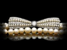 Women Who Rule: Jewels and Politics