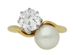 Natural pearls: the precious birthstone of June