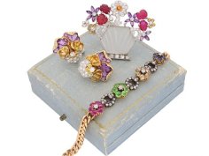 Buy her flowers! The perfect Spring proposal or gift. 