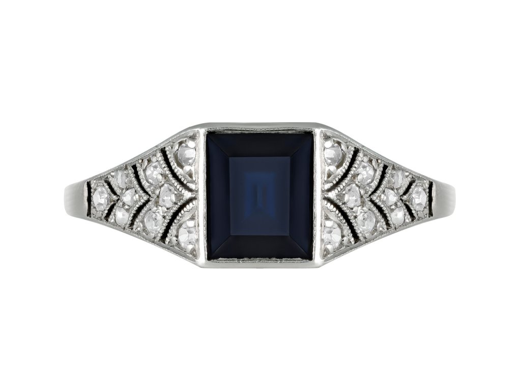 Art Deco sapphire cluster ring, French, circa 1920.