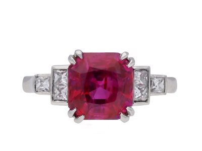 Jewellery item in modal