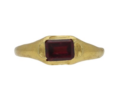 Jewellery item in modal