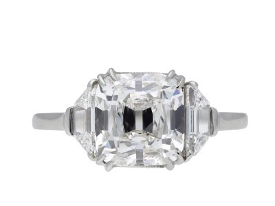 Jewellery item in modal