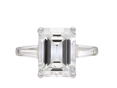 Jewellery item in modal