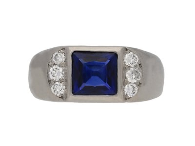 Jewellery item in modal