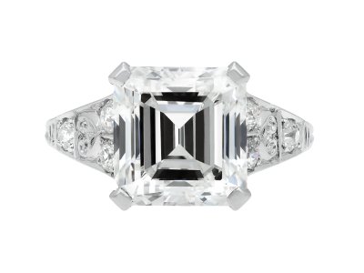 Jewellery item in modal