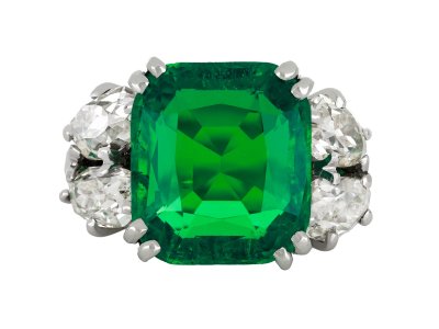 Jewellery item in modal