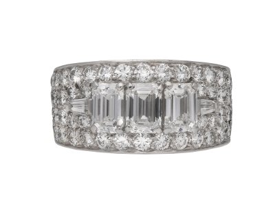 Jewellery item in modal