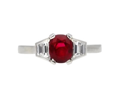 Jewellery item in modal