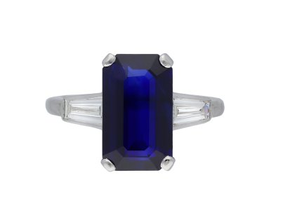 Jewellery item in modal