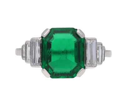 Jewellery item in modal