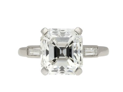Jewellery item in modal