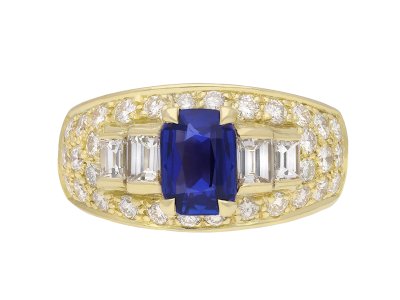 Jewellery item in modal
