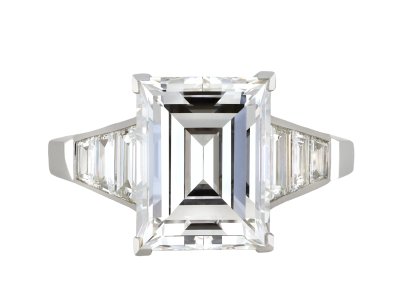 Jewellery item in modal