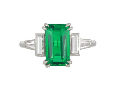 Jewellery item in modal