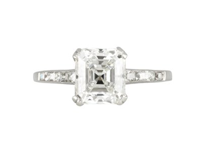 Jewellery item in modal