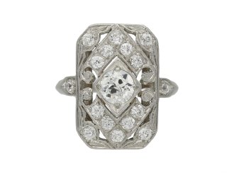 Art Deco diamond cluster ring, circa 1920.