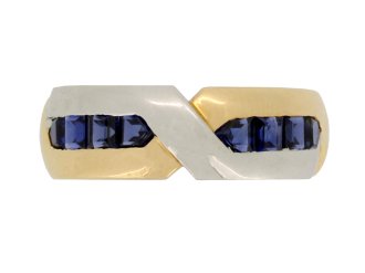 front view Oscar Heyman Brothers sapphire ring, circa 1970.