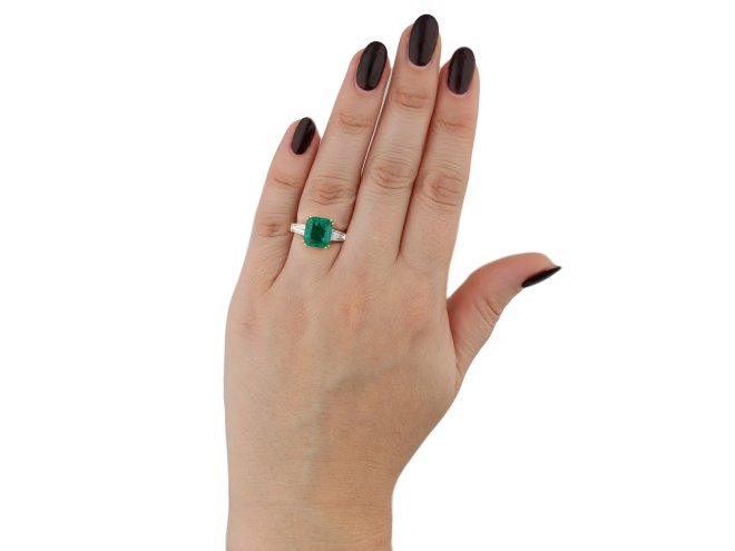 Colombian emerald and diamond ring berganza hatton garden