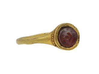Ancient Roman gold ring with intaglio berganza hatton garden