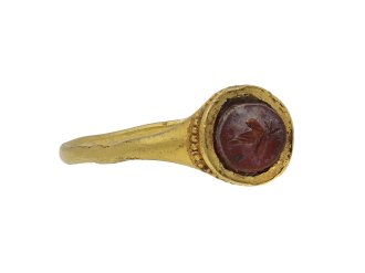 Ancient Roman gold ring with intaglio berganza hatton garden