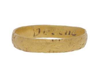 Gold posy ring 'Vertue is honner', circa 17th century.