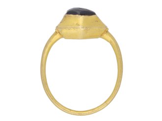 Medieval sapphire cabochon gold ring, circa 14 15th century. Hatton Garden