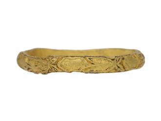 Ornately carved gold ring, circa 16th century.