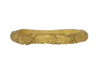  antique gold  carved ring berganza hatton garden