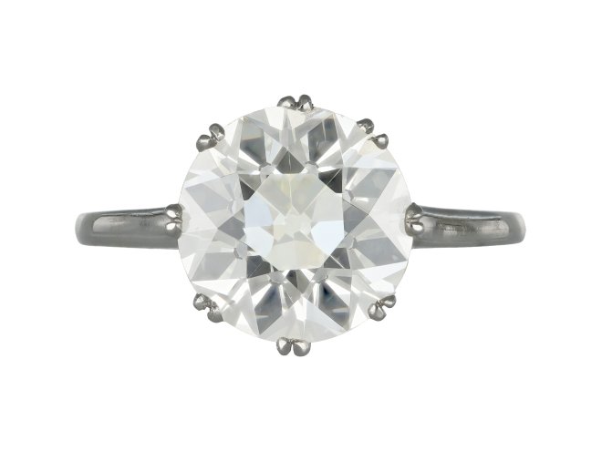 4.84 carat old cut diamond solitaire ring, English, circa 1920. 