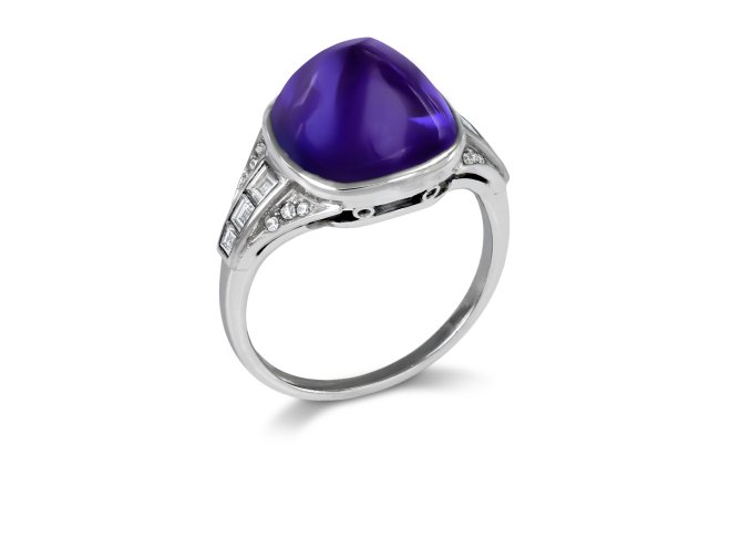Colour change Ceylon sapphire cabochon ring, circa 1930. 