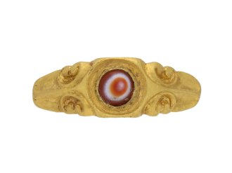 front veiw Ancient Roman agate gold ring berganza hatton garden