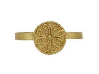 Byzantine gold ring with cross motif, circa 8th-10th century AD.