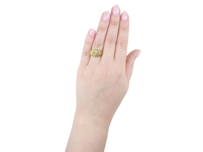 Art Nouveau diamond ring, circa 1900.