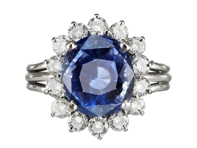 Vintage Ceylon sapphire and diamond cluster ring, circa 1970.