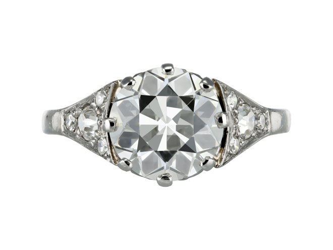 Edwardian diamond flanked solitaire ring, circa 1910. 