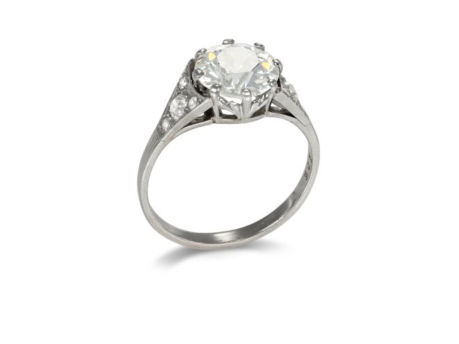 Edwardian diamond flanked solitaire ring, circa 1910. 