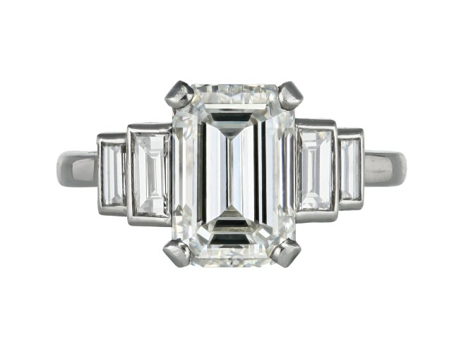 Art Deco flanked solitaire diamond ring, circa 1925.
