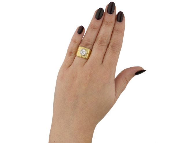 Diamond signet ring berganza hatton garden