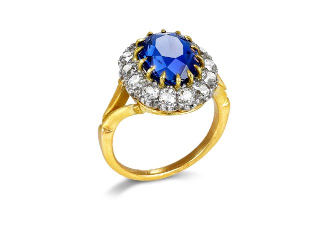 Edwardian Ceylon sapphire and diamond coronet cluster ring, English, circa 1915. 