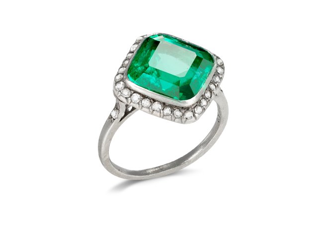 Edwardian Colombian emerald and diamond coronet cluster ring, French, circa 1910.