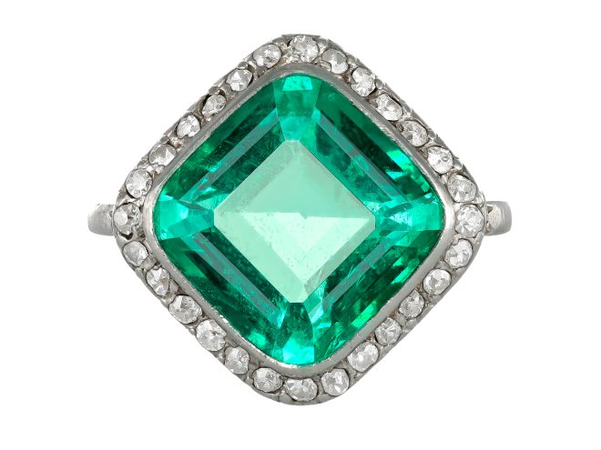 Edwardian Colombian emerald and diamond coronet cluster ring, French, circa 1910.