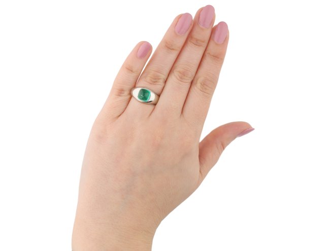 Cabochon colombian emerald ring hatton garden