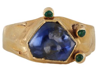 Medieval sapphire and emerald ring, circa 1200-1500.