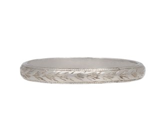 Platinum engraved wedding band, circa 1930. Hatton Garden