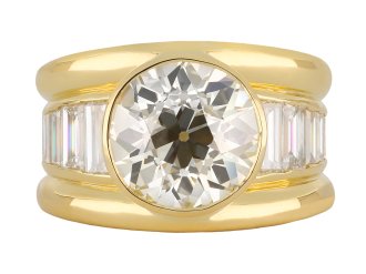 Garrards and Co diamond ring, English, circa 1990 hatton garden