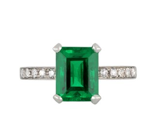 Colombian emerald and diamond flank solitaire ring hatton garden