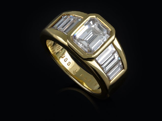 Mauboussin diamond flanked solitaire r