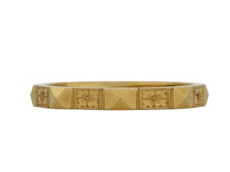 Engraved yellow gold wedding band, English, 1957