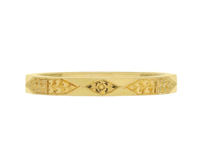 Engraved yellow gold wedding band, English, 1953 hatton garden
